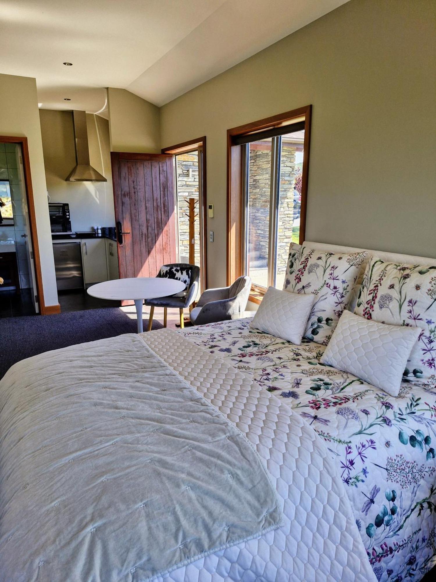 Studio Nestled In Ridgecrest Wanaka Luaran gambar